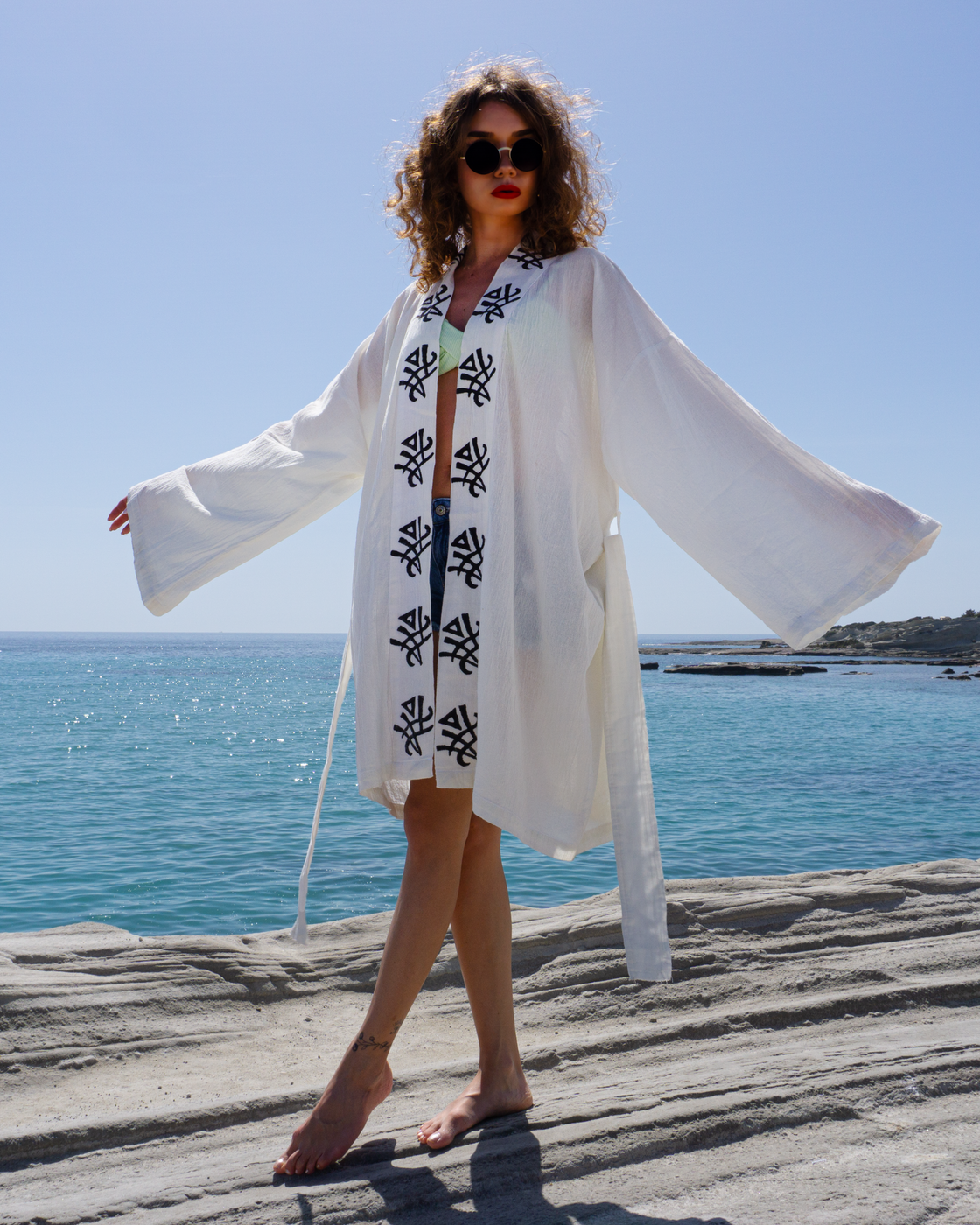 SAMIMI Cotton Beach Kimono Robe – Effortless Beachwear & Loungewear / White with Black Collar Detail-0